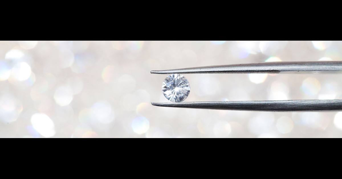 How to tell the Difference between a Diamond and a Cubic Zirconia