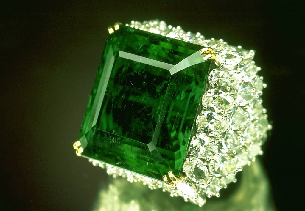 The superb clarity and color of the Chalk Emerald ranks it among the world's finest Colombian emeralds. This outstanding emerald exhibits the deep green color that is highly prized. According to legend, it was once the centerpiece of an emerald and diamond necklace belonging to the Maharani of the former state of Baroda , India. It originally weighed 38.4 carats, but was re-cut and set in a ring designed by Harry Winston, where it is surrounded by 60 pear-shaped diamonds totaling 15 carats. It was donated to the National Gem Collection by Mr. and Mrs. O. Roy Chalk in 1972. By آیناز تدین CC BY-SA 3.0 via Wikimedia Commons